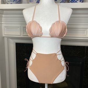 Lovely Bikini Bottom in Honeygirl